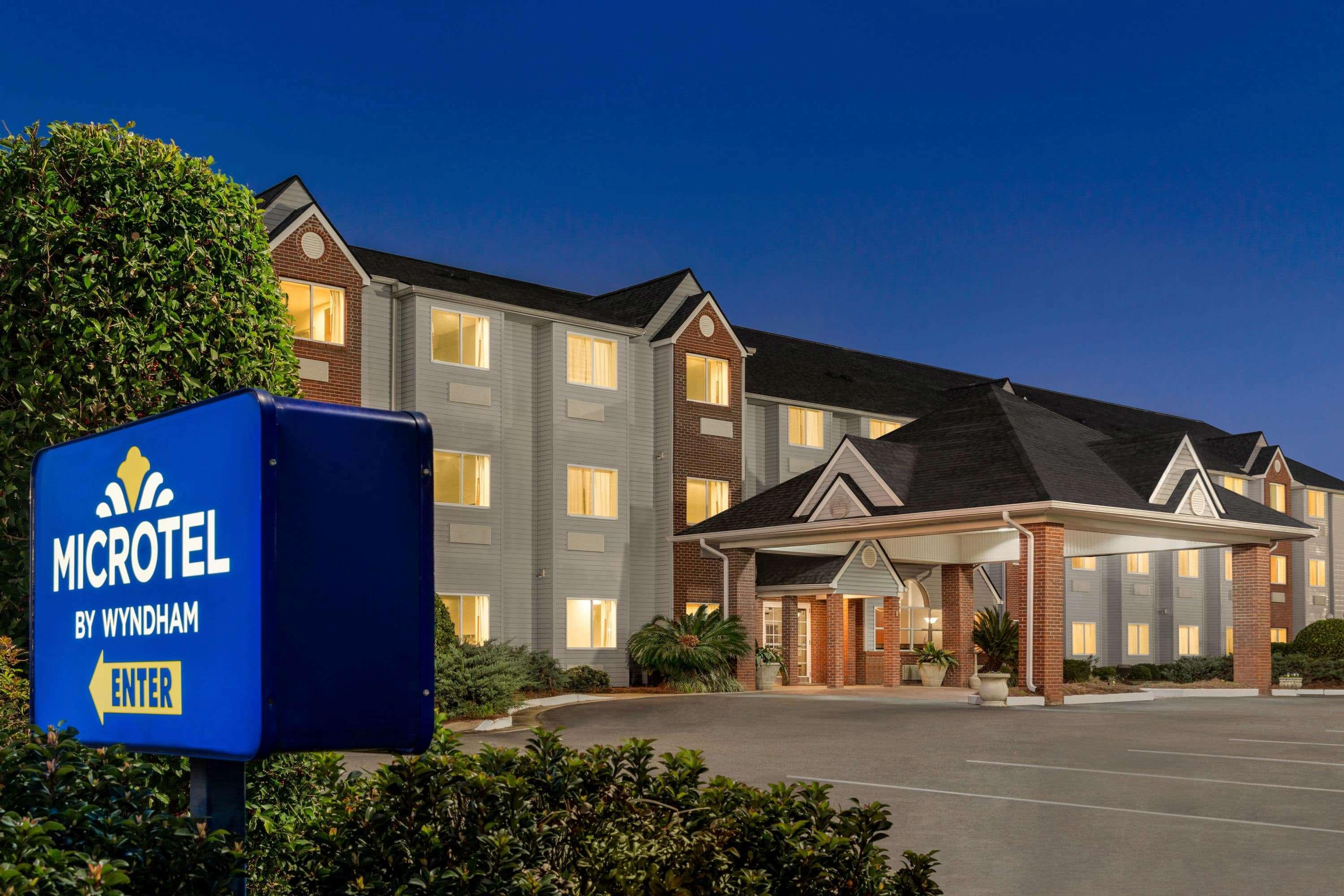 Microtel Inn & Suites By Wyndham Тифтон Екстериор снимка